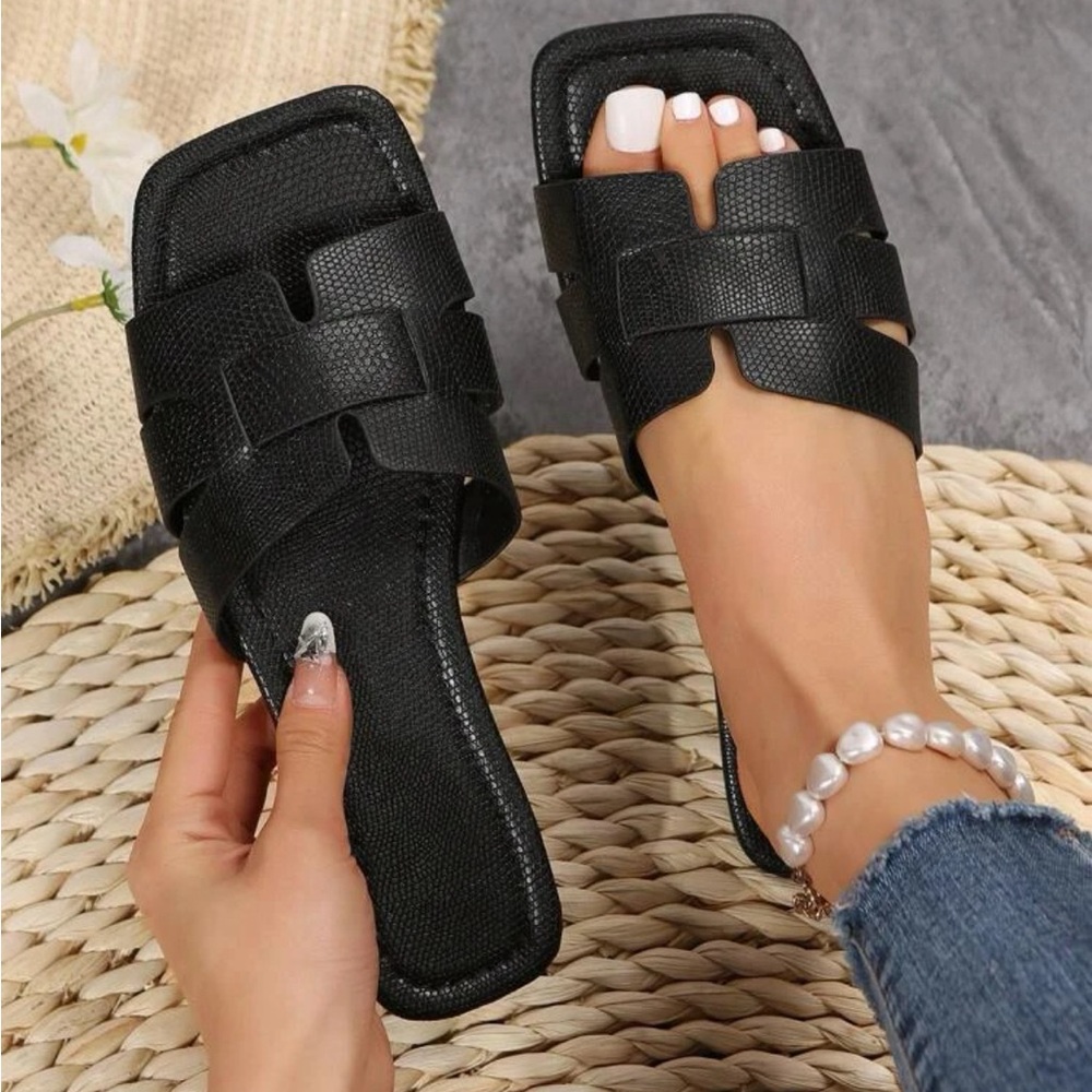 Black sandals, size 9 1/2
